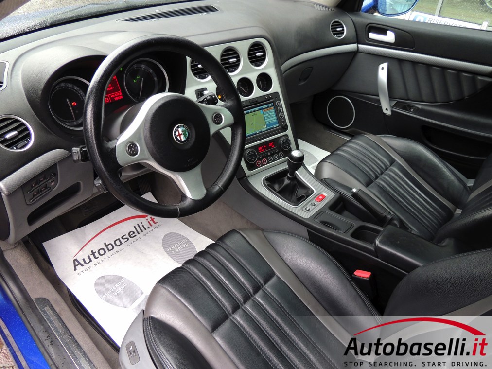 Alfa Brera 3.2 V6 Q4 Skywindow Navigatore + Pelle + Tetto Panoramico + Scarico Sport + Cerchi In Lega 18 + Crusie Control + Gsm + 2Xclima + Sedil Reg Elett + Memory + Fendinebbia + Volante Multifunz + Del 2006