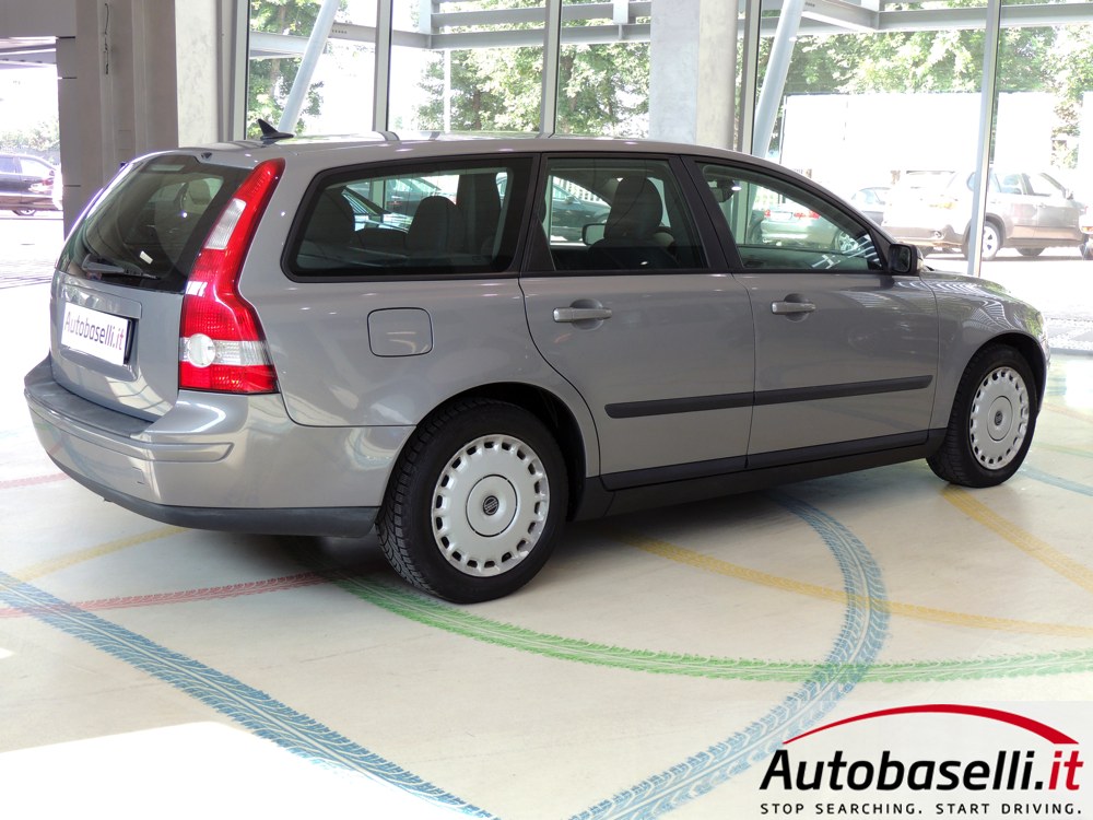 Volvo V50 2.0 D Kinetic Climatizzatore Bi-Zona + Radio Cd + Cerchi In Lega + Abs + Servosterzo + Airbag + Vetri Elettrici + Stc + Retronebbia + Unico Proprietario + Del 11/2004